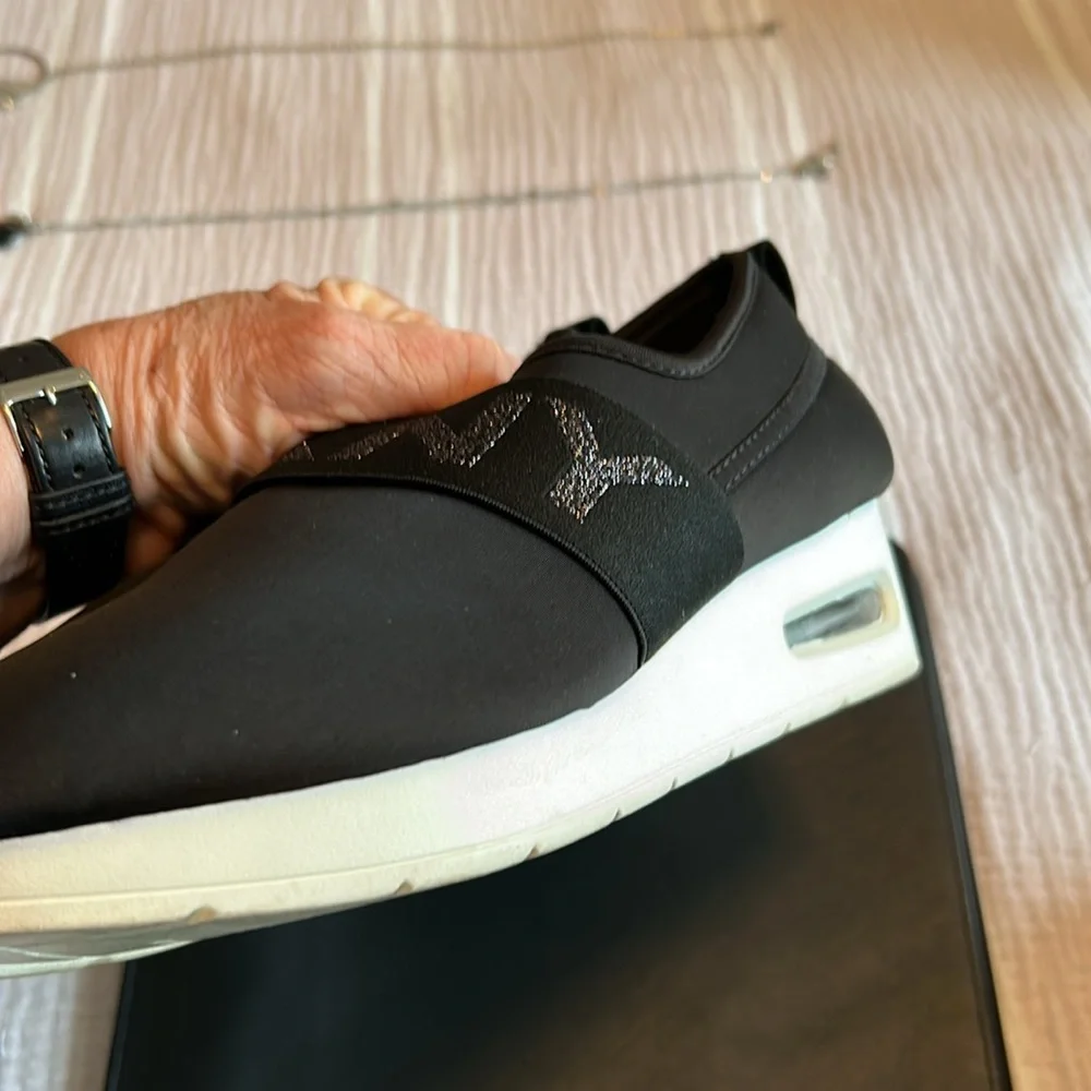 Donna Karan women’s size 7 1/2 black nylon ish comfy wedge sneakers/ tennis. - Picture 7 of 7